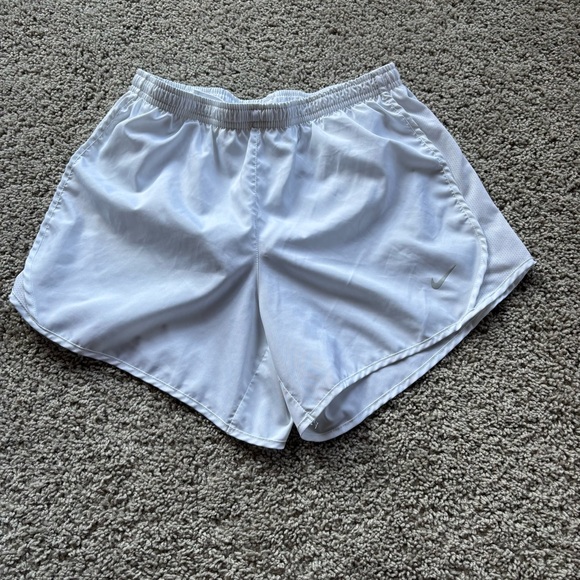 Girls Nike Tempo Shorts Size Extra Large White - Picture 1 of 5